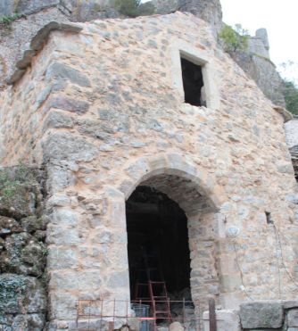 Arche Et Ouverture Dans Un Mur De Pierre Antique L'arc En Plein Cintre En  Brique Antique Fissure Les Ruines